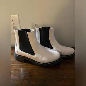 Boutique by Corky’s booties size 7